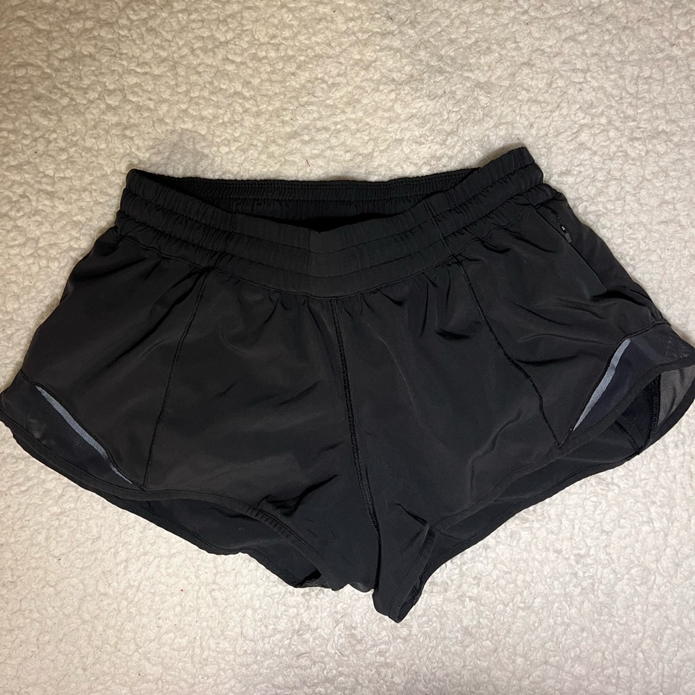 Lululemon Hotty Hot 2.5” shorts